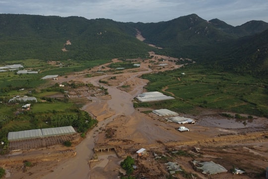 Hiện trường vỡ hồ nước trên núi ở Lâm Đồng