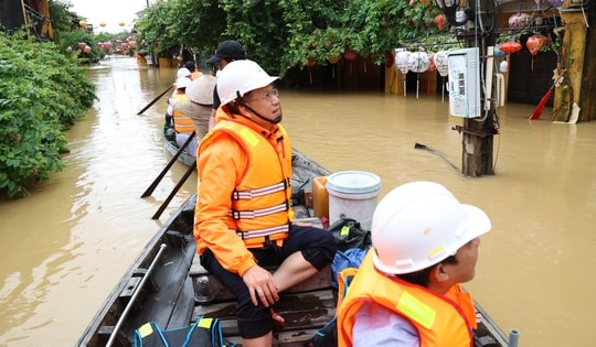 EVNCPC họp khẩn chỉ đạo khắc phục hậu quả mưa lũ, đảm bảo an toàn điện cho người dân