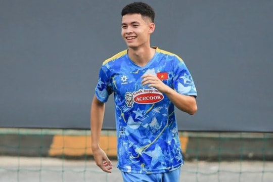 HLV Kim Sang-sik loại cầu thủ Việt kiều khỏi U22 Việt Nam trước SEA Games 33