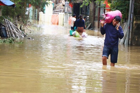Mưa lũ làm 42 người chết, mất tích cùng với nhiều thiệt hại