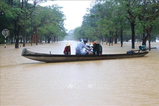 Huế: Mực nước sông Bồ vượt lịch sử, hơn 28.000 ngôi nhà bị ngập