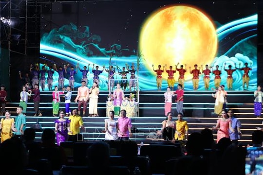 Lễ hội Ok om bok - 'Rực rỡ sông trăng, bừng sáng di sản'