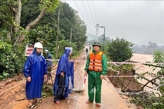 Quảng Trị: Lực lượng quân đội bám sát địa bàn, hỗ trợ nhân dân ứng phó mưa, bão