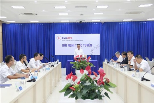 Điện lực miền Trung họp khẩn ứng phó bão số 13