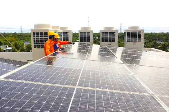 Hỗ trợ tối đa 2 triệu đồng cho hộ gia đình lắp điện mặt trời mái nhà