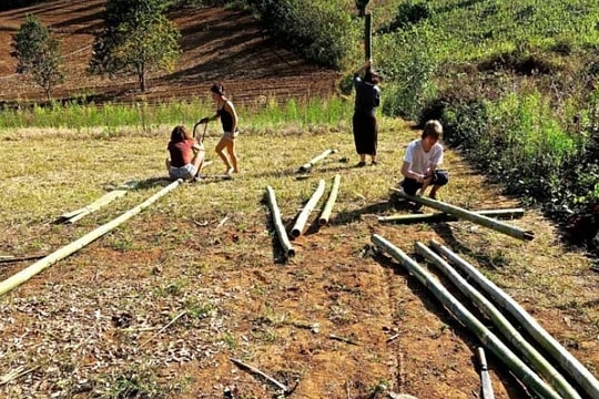 Góc khuất của những chuyến du lịch miễn phí