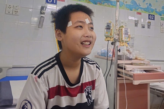 Hai cuộc chiến của mẹ con cậu bé ung thư