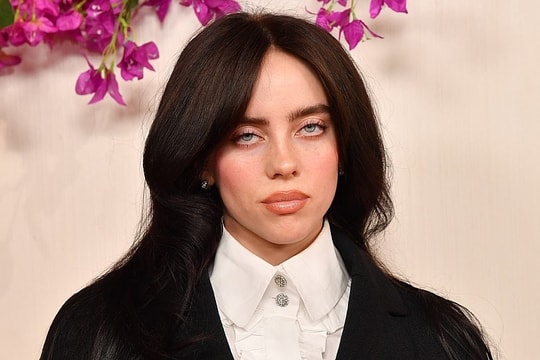 Billie Eilish kêu gọi giới tỷ phú quyên góp nhiều hơn