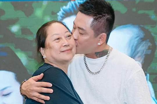 Tuấn Hưng: 'Tôi hủy show để tập trung chăm sóc mẹ'