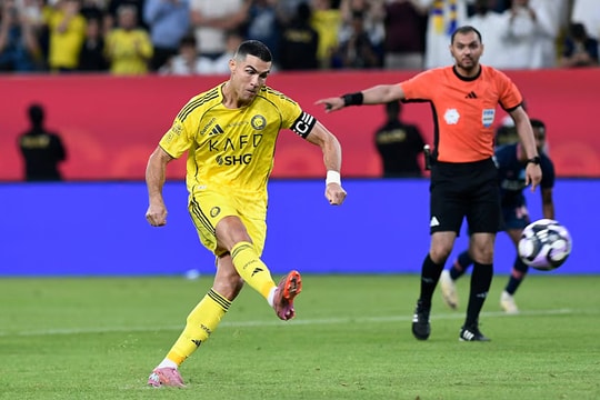 Ronaldo bị đối thủ ví như kẻ trộm phạt đền