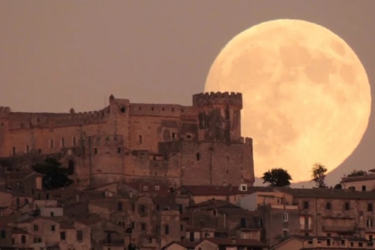 Siêu trăng tháng 11 sẽ lớn và sáng nhất năm