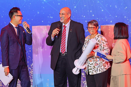 Nhà khoa học kể lần đầu đến Việt Nam nhận giải VinFuture