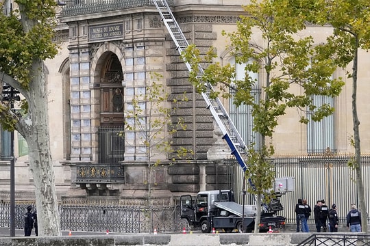 Nhóm cướp bảo tàng Louvre 'không phải tội phạm có tổ chức'