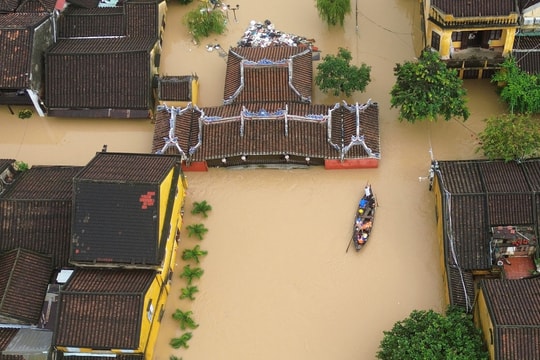 Di sản Hội An một tuần ngâm lũ