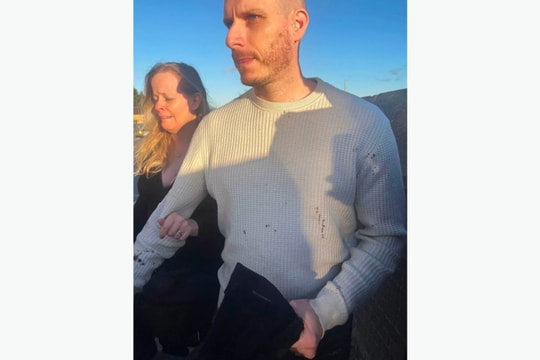 Nhân chứng kể khoảnh khắc cầu xin kẻ đâm dao trên tàu Anh