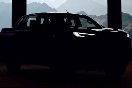 Toyota Hilux 2026 lộ thiết kế trước khi ra mắt