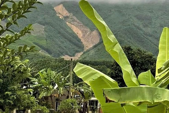 Sạt lở núi dài gần 2 km ở Đà Nẵng, một người tử vong