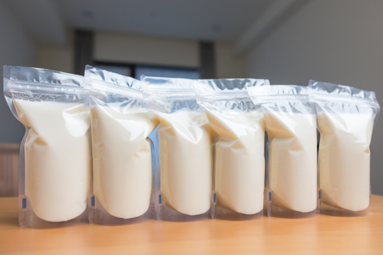 Sữa mẹ dùng cho người trưởng thành tiềm ẩn những rủi ro gì?