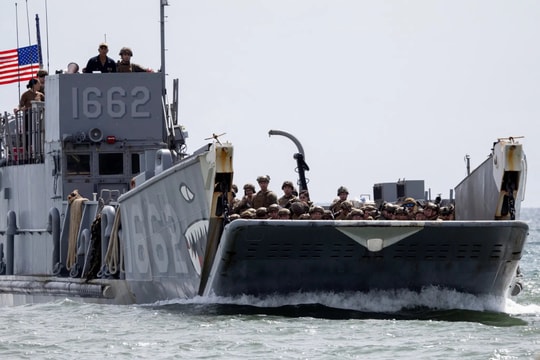 Mỹ không kích tàu nghi chở ma tuý: Màn phô diễn quyền lực của chính quyền Trump?