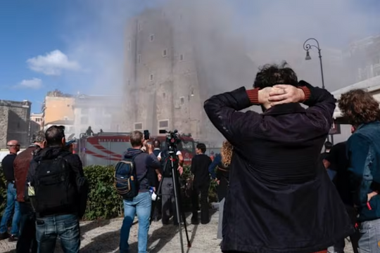 Tháp từ thời Trung cổ sụp đổ ngay trung tâm Rome