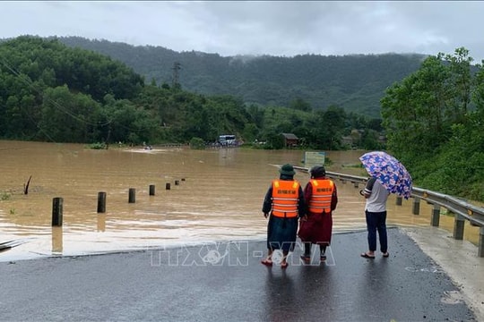Quảng Trị: Tập trung khắc phục sạt lở, ngập lụt trên các tuyến đường giao thông