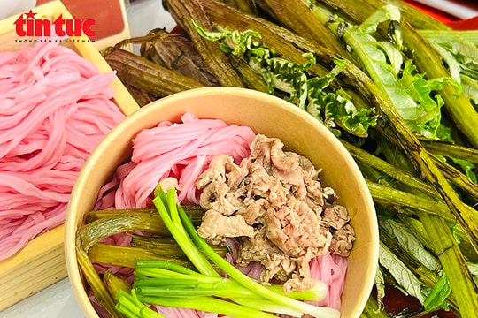 Phở Atiso Đà Lạt – Sắc hồng tím quyến rũ giữa Hội chợ Mùa Thu 2025