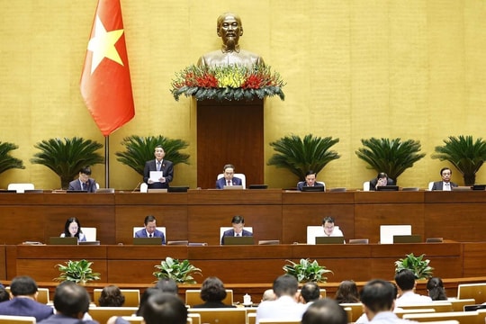 Ngày 4/11, Quốc hội thảo luận dự thảo Văn kiện trình Đại hội đại biểu toàn quốc lần thứ XIV của Đảng