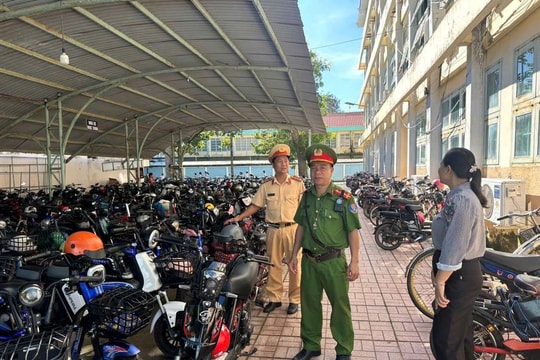 CSGT TP Hồ Chí Minh siết chặt quản lý bãi giữ xe khu vực trường học