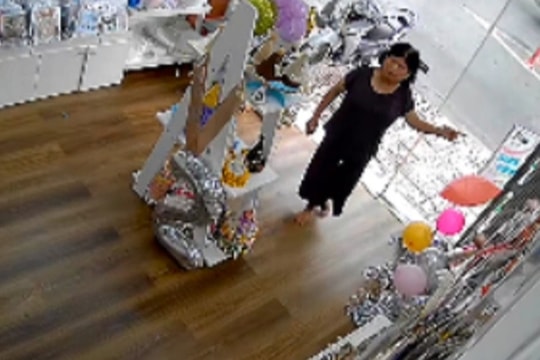 Chủ tiệm rơi nước mắt vì câu nói của hàng xóm sau 7 năm đỗ xe nhờ