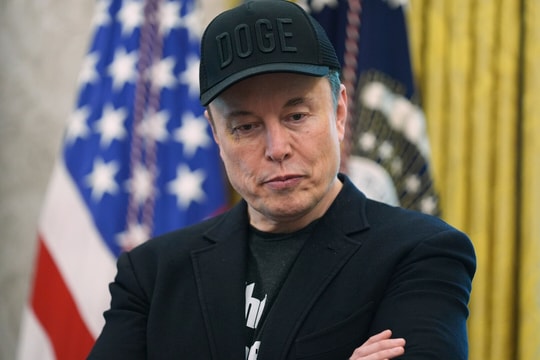 Cổ đông lớn phản đối gói thù lao 1.000 tỷ USD cho Musk