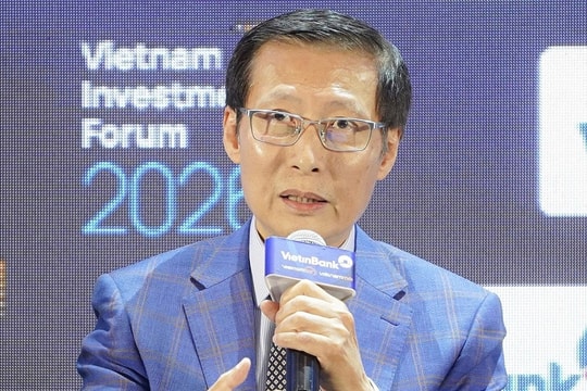 'Ngân hàng đang phát triển nhanh hơn nhiều so với nền kinh tế thực'