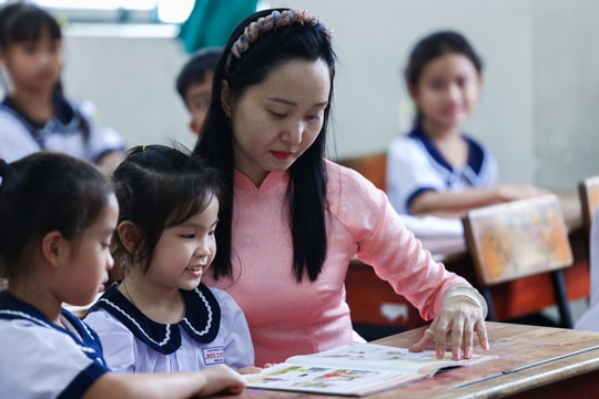 Tiêm vaccine phòng bệnh cho cả lớp học