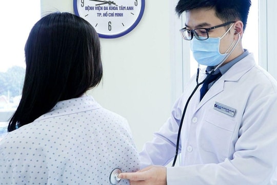 Rối loạn nhu động thực quản, thiếu niên sụt 15 kg