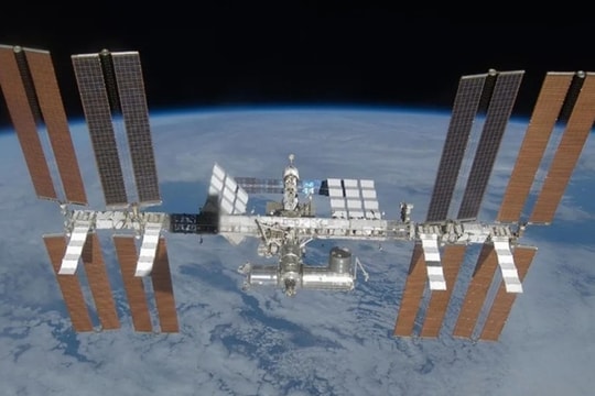'Nấm mồ' nước chôn trạm ISS năm 2030
