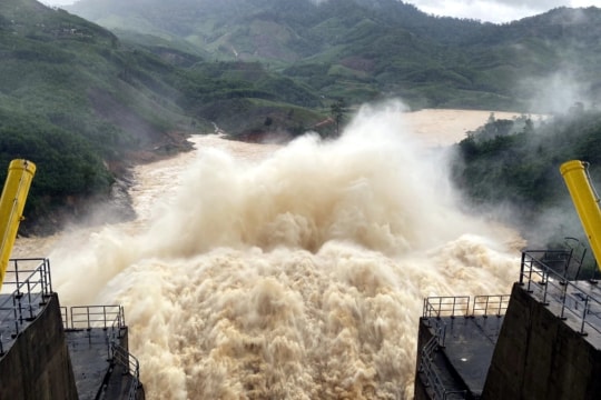 Các thủy điện hạ mức nước đón lũ trước bão Kalmaegi