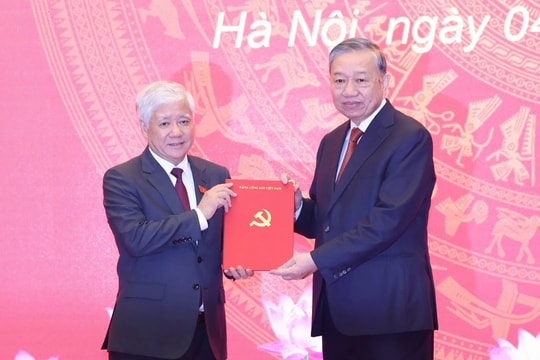 Ông Đỗ Văn Chiến làm Phó bí thư thường trực Đảng ủy Quốc hội