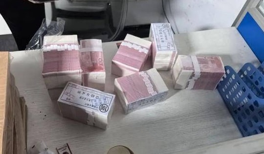 Phát hiện chiếc vali lạ chứa 2,9 tỷ đồng trong căn phòng bỏ trống