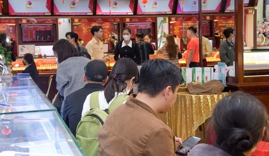 Sàn giao dịch vàng: Chọn mô hình nào?