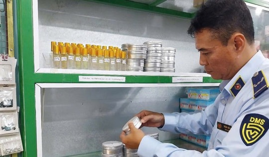 QLTT TP HCM kiểm tra đột xuất 3 hộ kinh doanh và 1 kho hàng