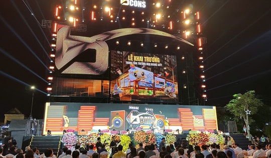 Lãnh đạo TP HCM dự lễ khánh thành khu thương mại hơn 10.000m2 ở phường Đông Hoà