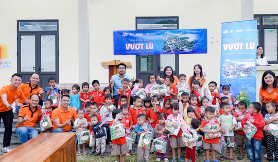 FPT hỗ trợ 4 tấn thuốc, vật tư y tế và chỗ trú an toàn cho người dân vùng lũ miền Trung