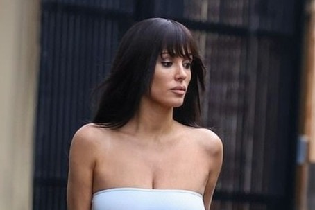 Bianca Censori 'chứng nào tật nấy'