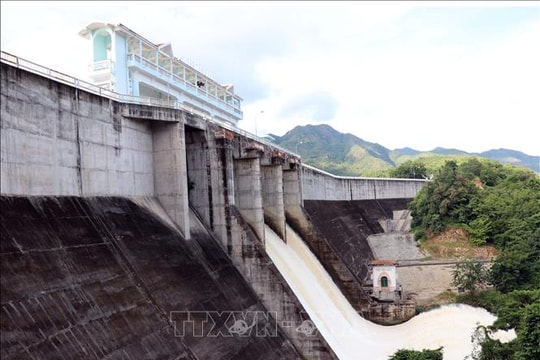 Quân đội ứng phó với bão số 13 (Kalmaegi) theo phương châm 'chủ động từ sớm, từ xa'