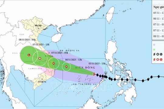 Bão số 13 di chuyển nhanh, hướng về đất liền ven biển Quảng Ngãi - Đắk Lắk
