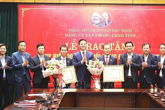 Bắc Ninh: 1.570 đảng viên vinh dự được tặng, truy tặng Huy hiệu Đảng