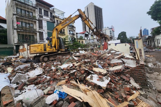 Hà Nội giải phóng mặt bằng, tăng tốc làm con đường 'đắt nhất hành tinh'