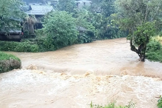 Suối dữ chia cắt, người dân thôn Bản Loòng trải lòng ước mơ có một cây cầu