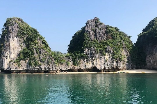 Đảo Cát Bà được tạp chí Mỹ ca ngợi 'tuyệt nhất Đông Nam Á'