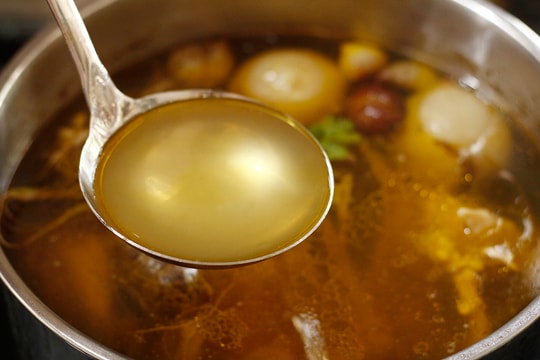 Lầm tưởng hầm xương càng lâu càng ngọt