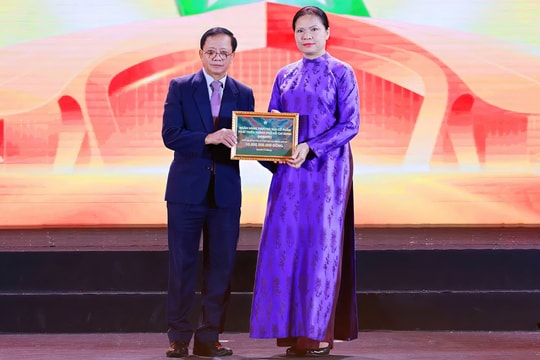 HDBank quyên góp hỗ trợ người dân vùng lũ